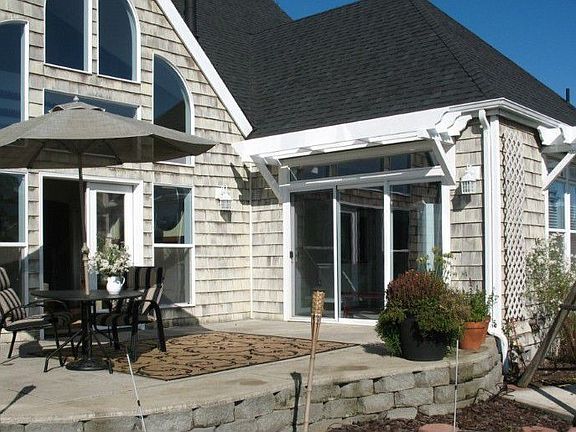 Looking to relax or entertain? This is the perfect place