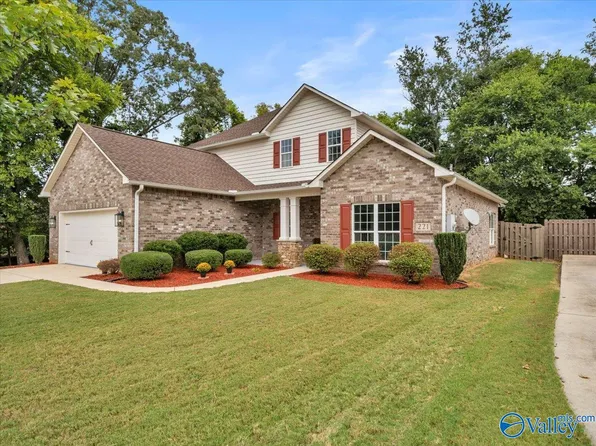 221 Somer Bridge Dr, Huntsville, AL 35811