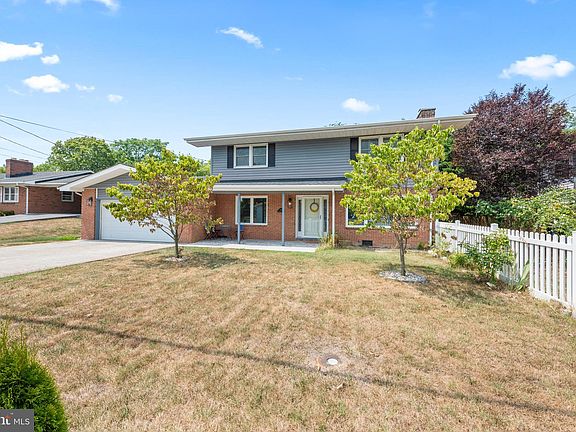 3rd image of 122 Wilkins Dr
