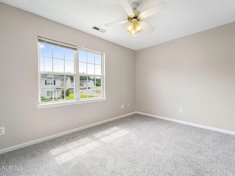 103 Pinegrove Ct — Photo 9