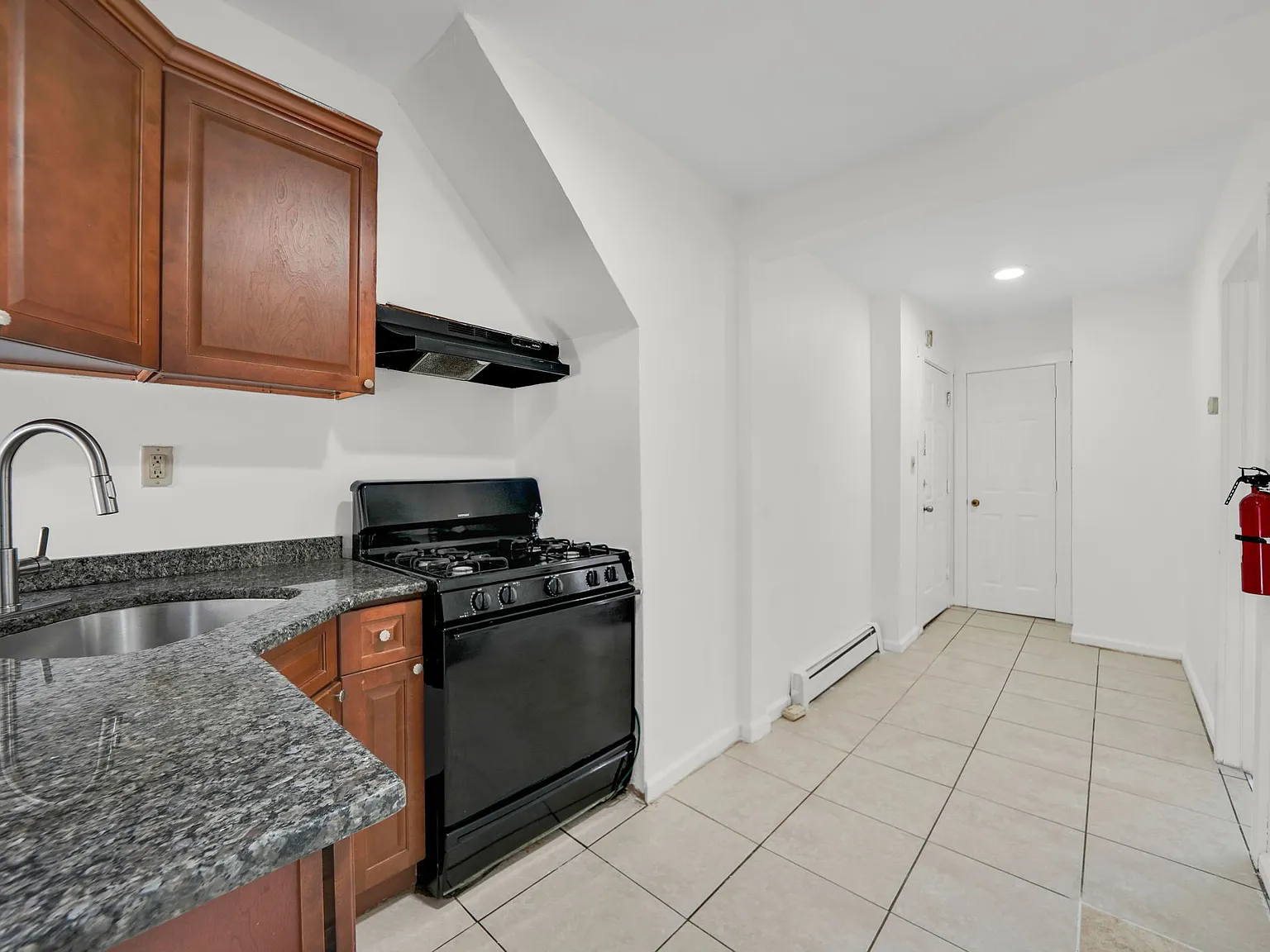 3 bed, $2,100 — Photo 3