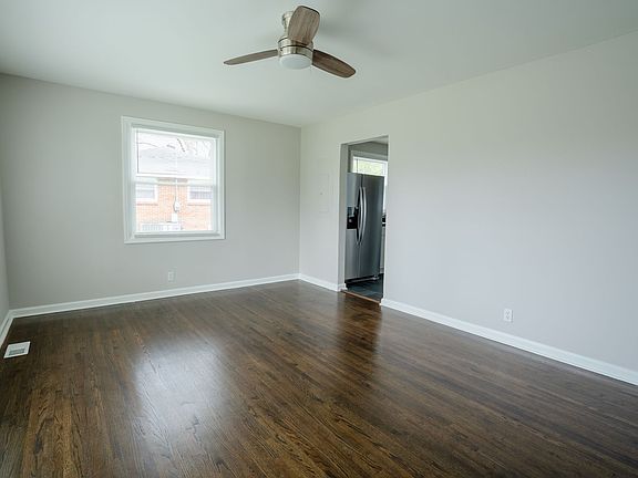 5th image of 3914 Creekside Dr