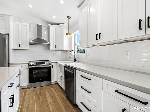 4th image of 6 Joes Hill Road