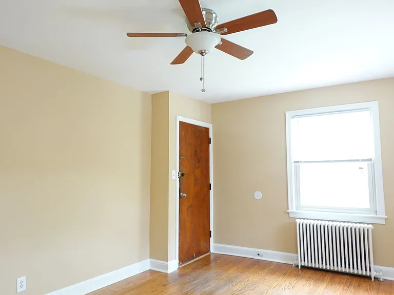 8210 Greenwood Ave — Photo 28