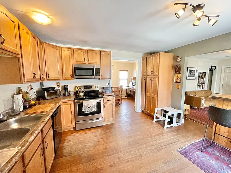 133 S Main St — Photo 3