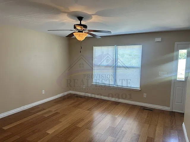 Great 2 Br 1.5Ba Townhouse — Photo 3