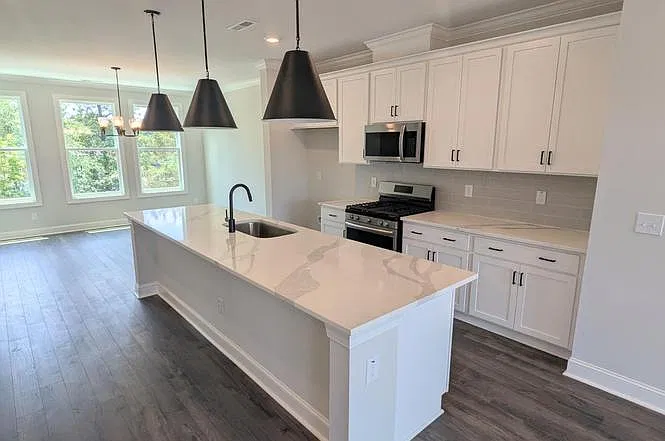 4 bed, 2264 sqft, $2,900 — Photo 1