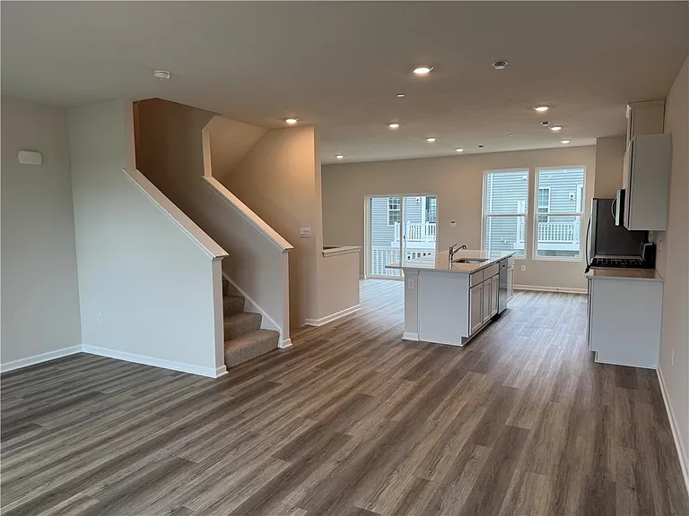 315 Alliance Dr — Photo 11