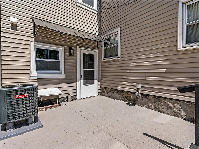 343 Ella St — Photo 14