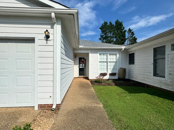 18 Bay Ct, Kilmarnock, VA 22482