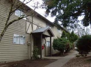 17400 Webster Rd APT 8, Gladstone, OR 97027