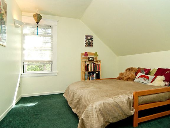 Upper bedroom