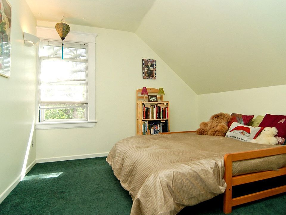 Upper bedroom