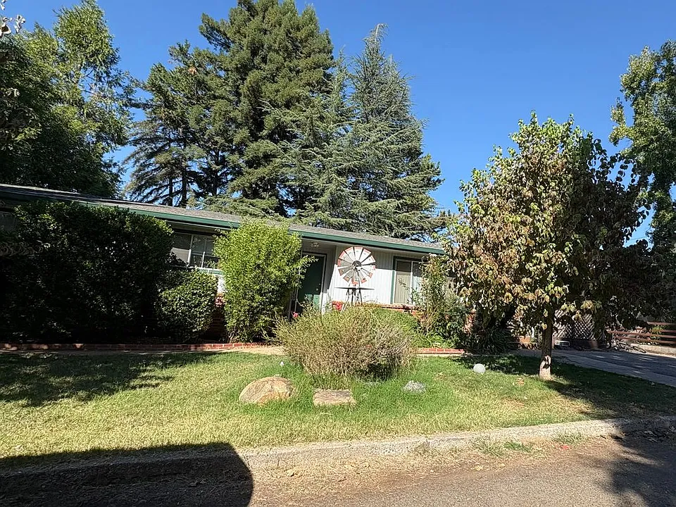45 W Oak St