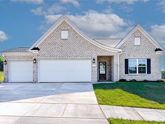 3rd image of 436 Brooke Hill Dr