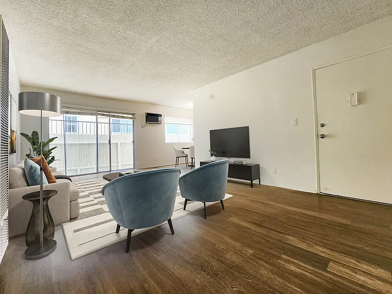 10138 Palms Blvd #2 — Photo 2