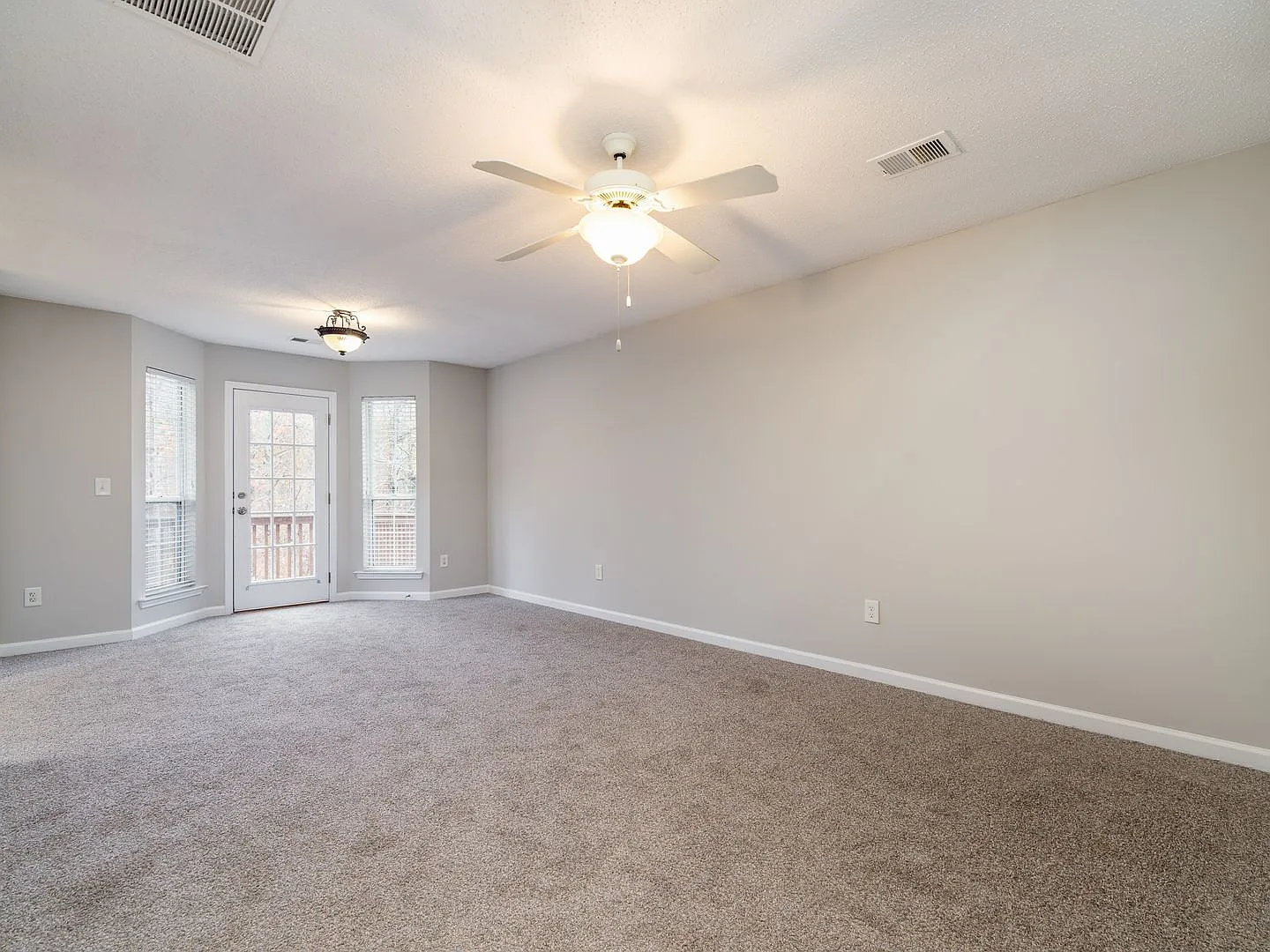 2 Bedroom 2 Bath Townhome with Unfinished Basement — Photo 4