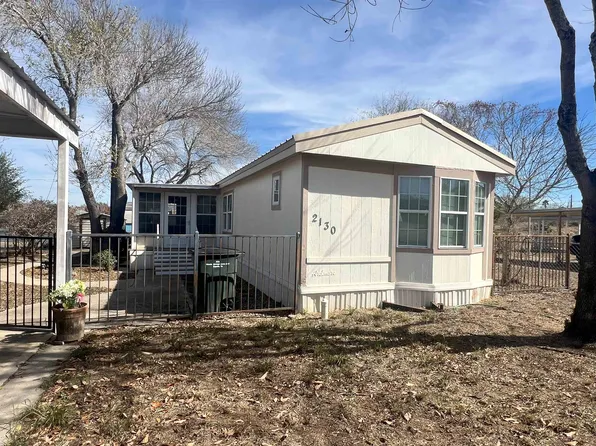 2130 Cardinal Ln, Zapata, TX 78076
