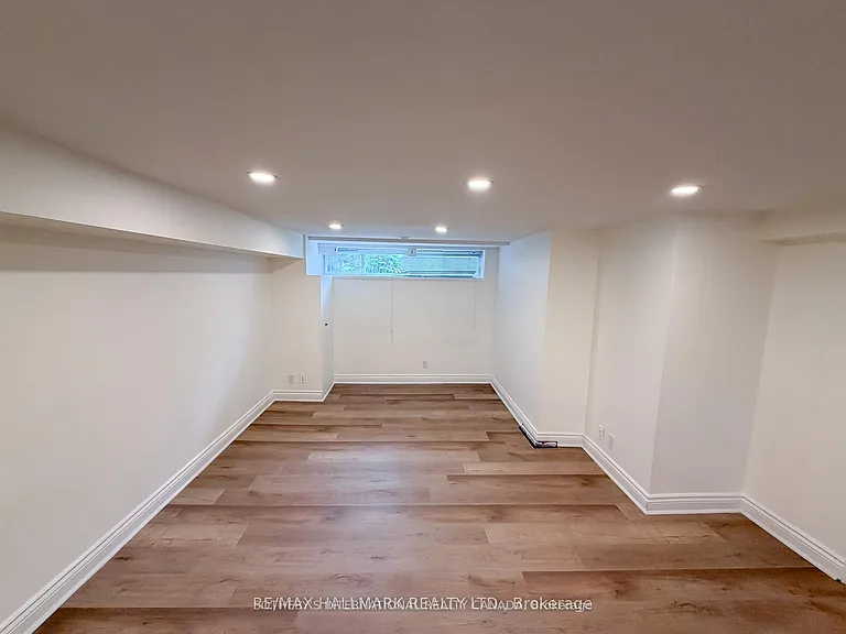 338 Demaine Cres — Photo 4