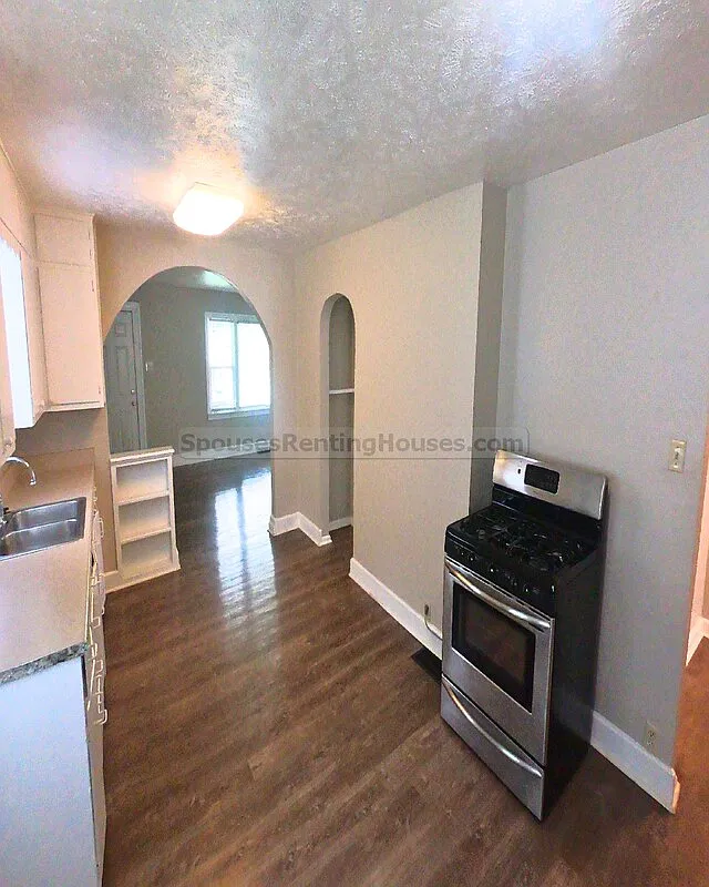 3 bed, 1.5 bath, $1,500 — Photo 4