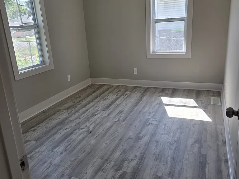 548 Meadowlawn St — Photo 3