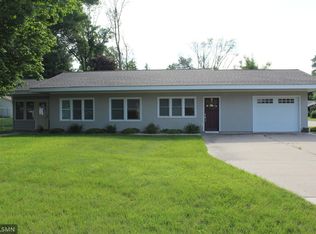 675 Mooers Ave SE, Cokato, MN 55321