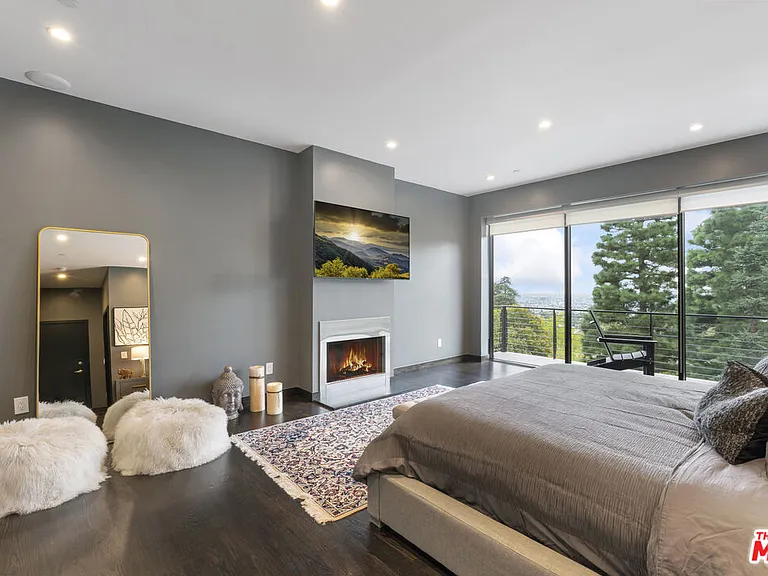 6459 Rodgerton Dr — Photo 45