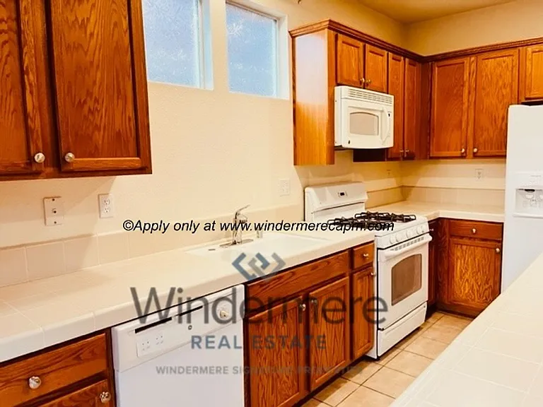 130 Penhow Cir — Photo 2