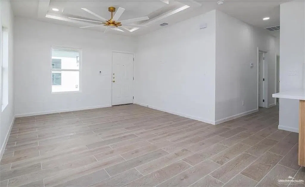 3 bed, 2.0 bath, 1000 sqft, $1,350 — Photo 3