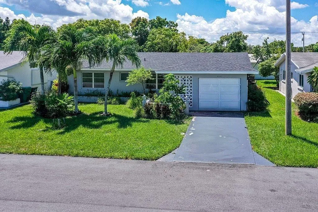 2 bed, 2.0 bath, 1001 sqft, $2,600 — Photo 1
