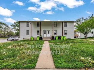 1911 Chateau Dr, Harrisonville, MO 64701