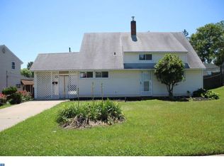 27 Ailanthus Ln, Levittown, PA 19055