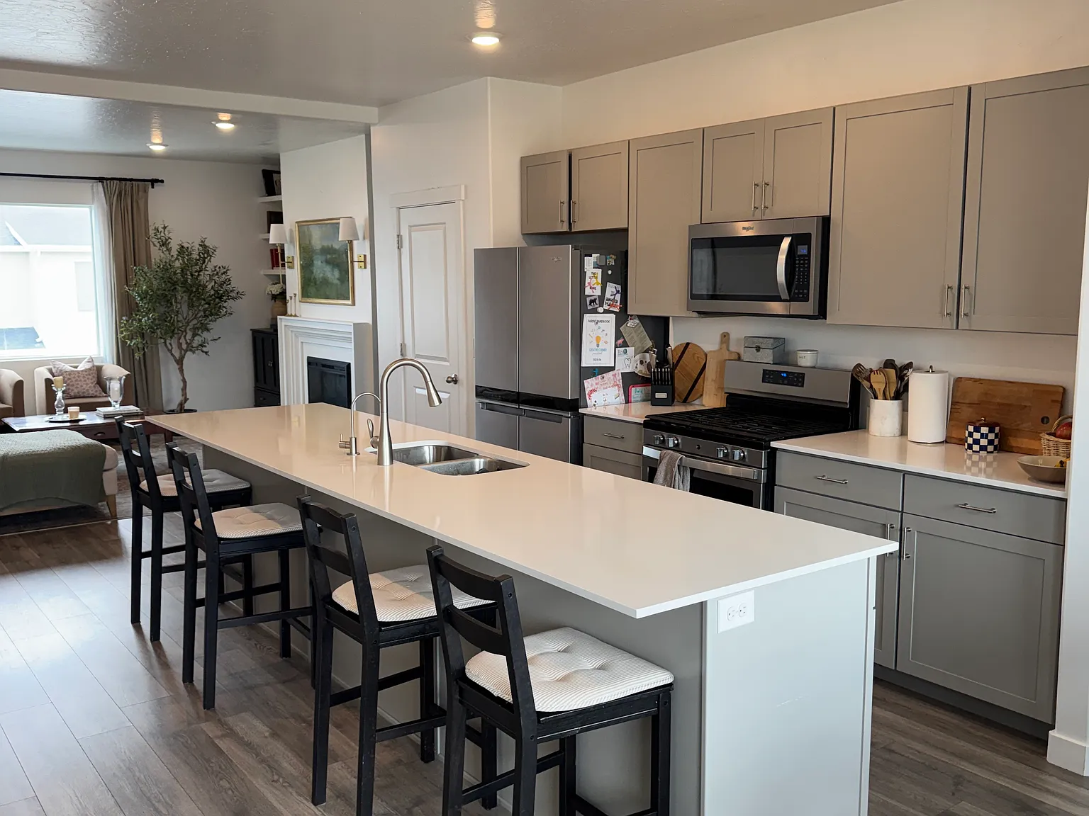 4 bed, 2019 sqft, $2,400 — Photo 3