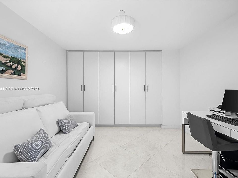 1st image of 520 West Ave APT 2002