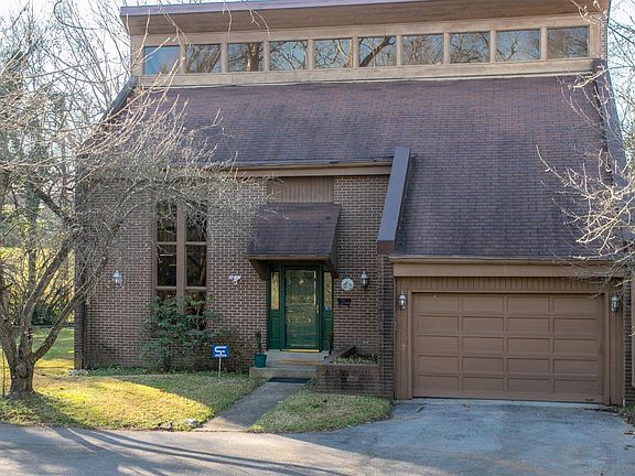 3rd image of 3467 Lansdowne Dr