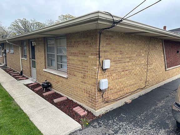 3rd image of 16019 Laramie Ave