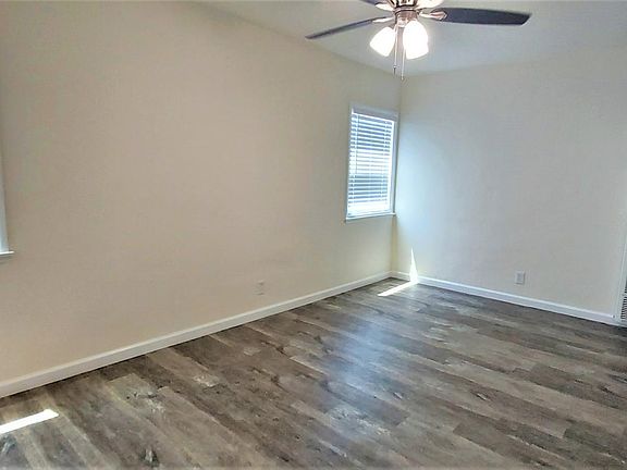 5th image of 115 E Tamarack Ave #3
