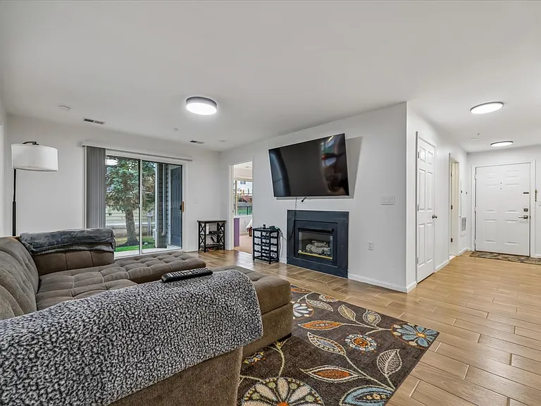 10010 Vanderbilt Cir #39 — Photo 4