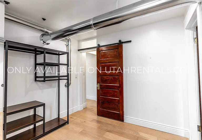276 E Broadway St #S2 — Photo 7