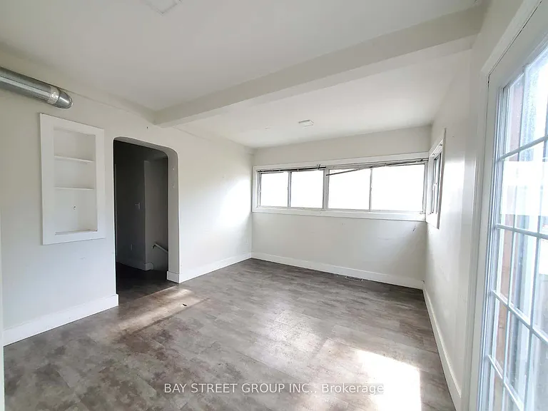 212 Monarch Park Ave — Photo 5
