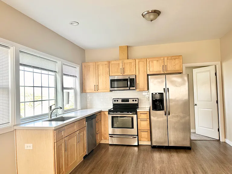 2331 S G St #B — Photo 3