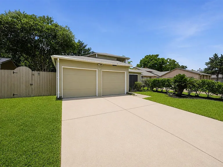 7518 Alcomita Dr — Photo 18