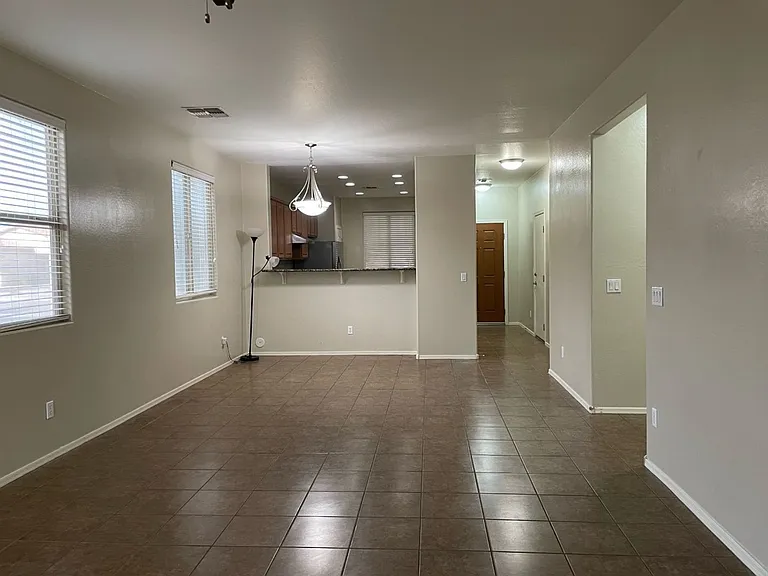 7419 W Glass Ln — Photo 5