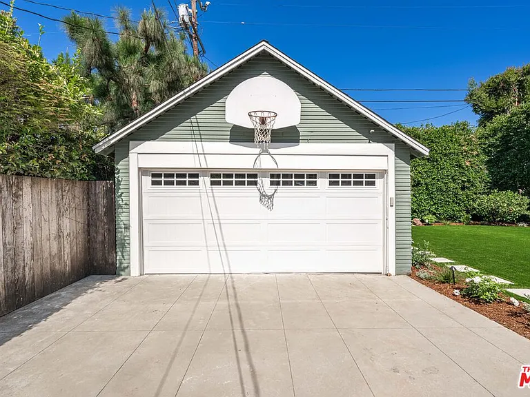 1441 N Ogden Dr — Photo 44
