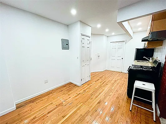 Rented by Bond New York | media 5