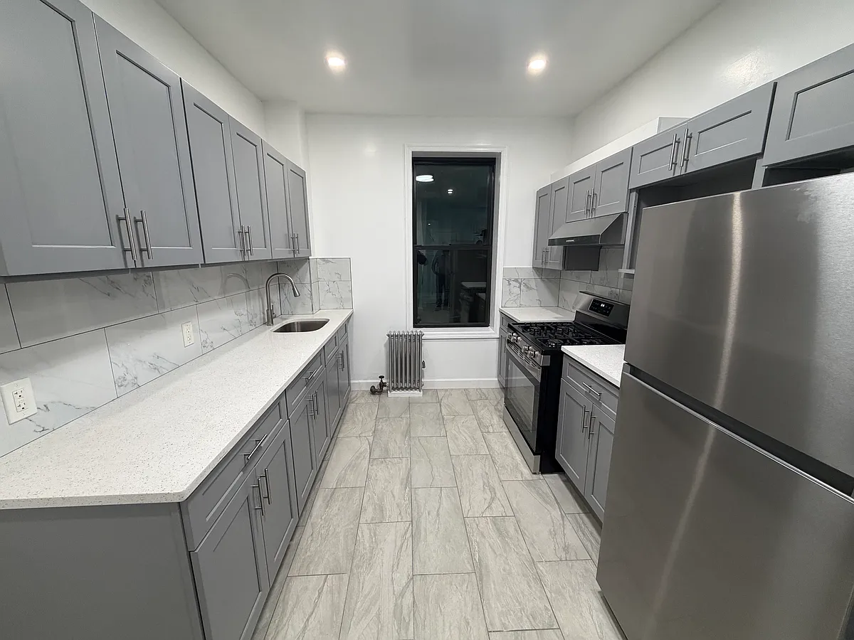 Building Photo - 1327 Morrison Ave #3