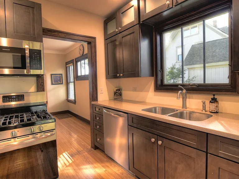 208 N Oak Ave — Photo 16