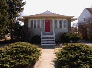 425 Addison Rd, Riverside, IL 60546