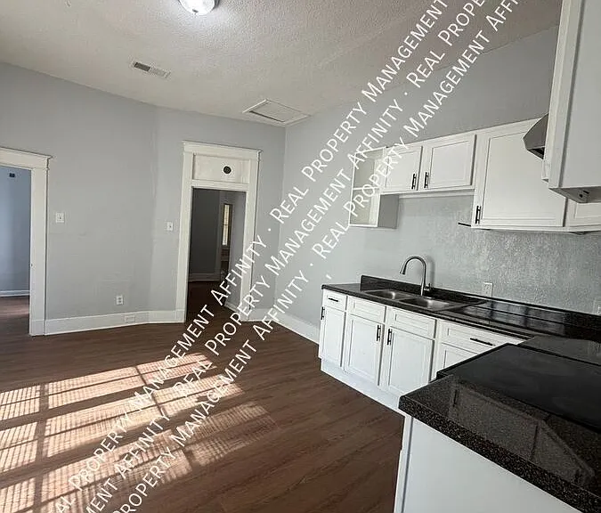 795 Roanoke Ave — Photo 9