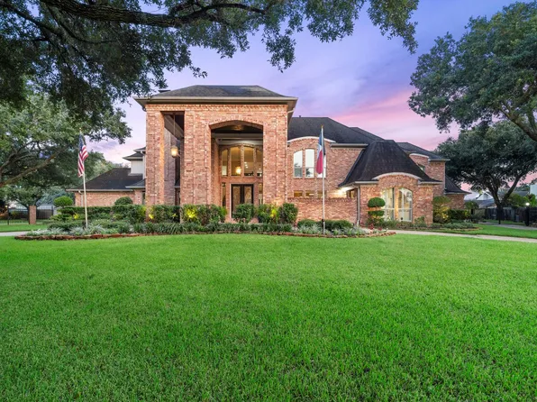 3 Regent Ct, Sugar Land, TX 77478